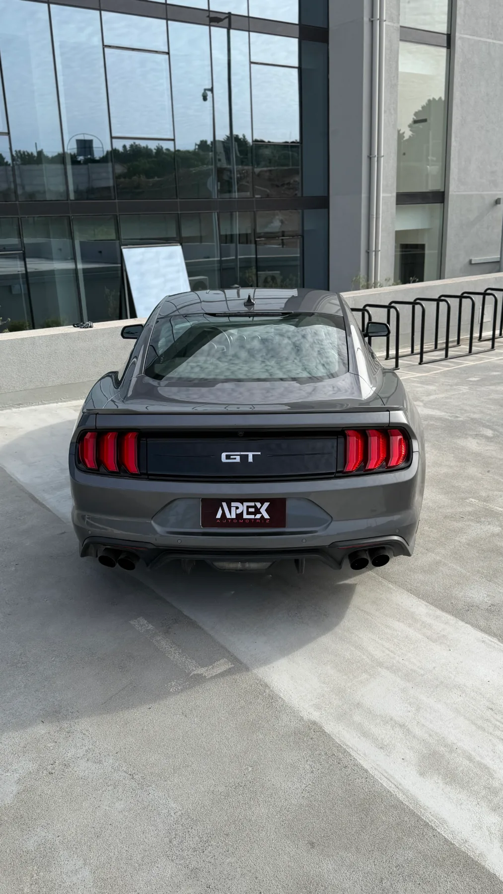 Ford Mustang — foto 10 de 14