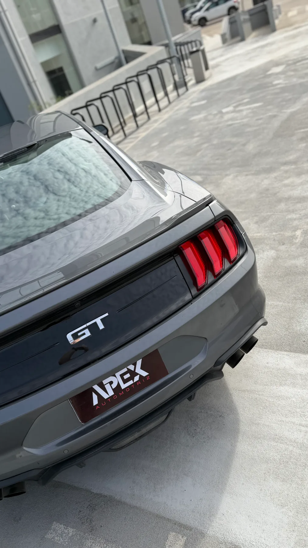 Ford Mustang — foto 9 de 14