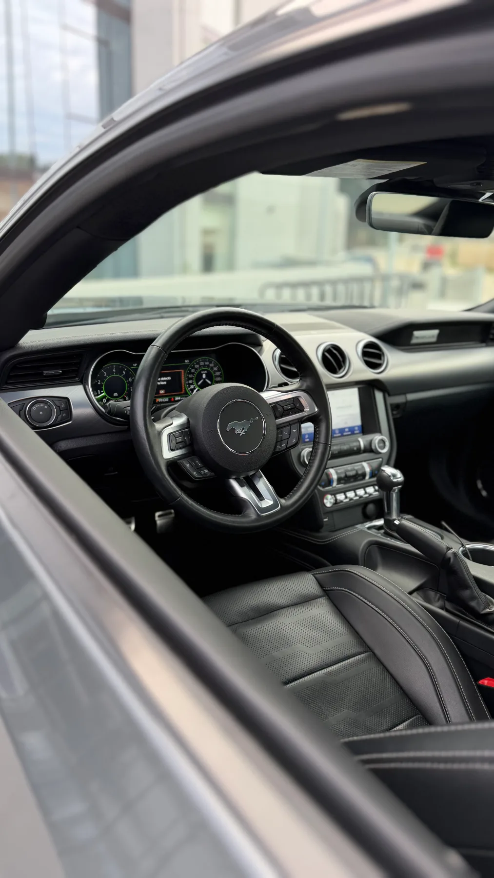 Ford Mustang — foto 10 de 11