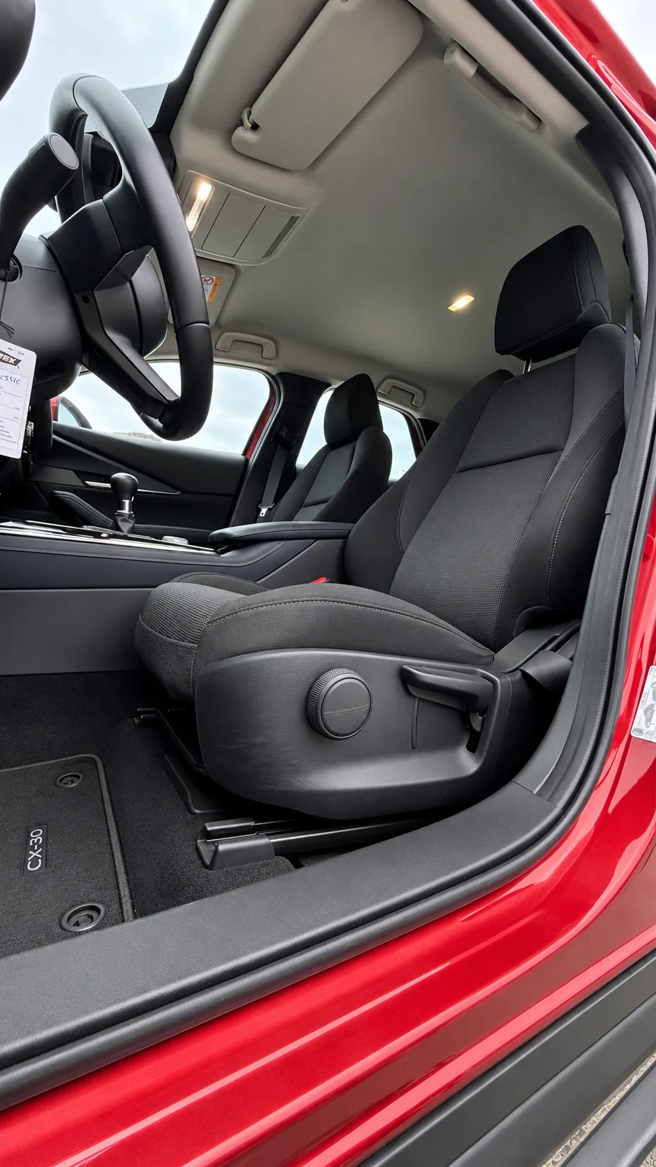 Mazda CX-30 — foto 11 de 11