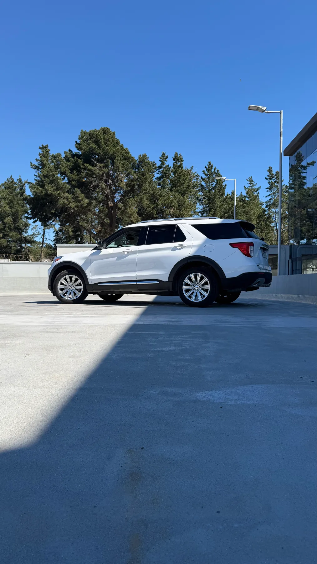 Ford Explorer — foto 7 de 14