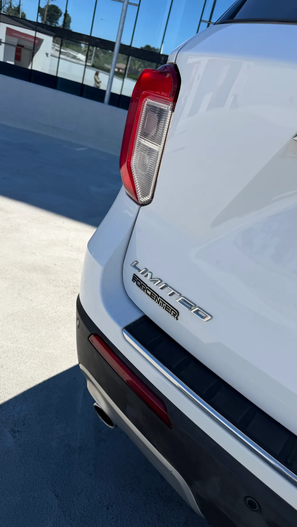 Ford Explorer — foto 9 de 14