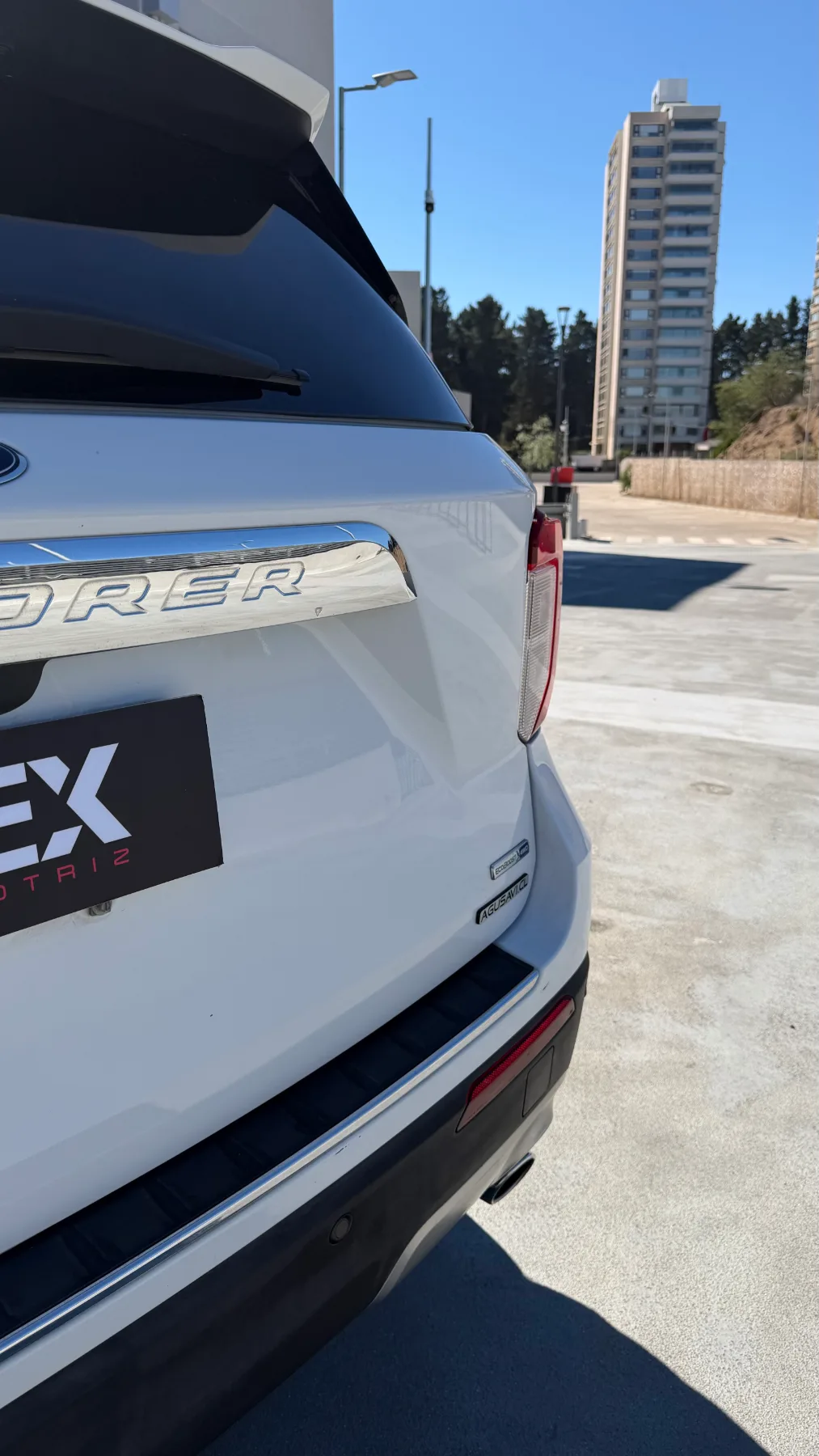 Ford Explorer — foto 10 de 14
