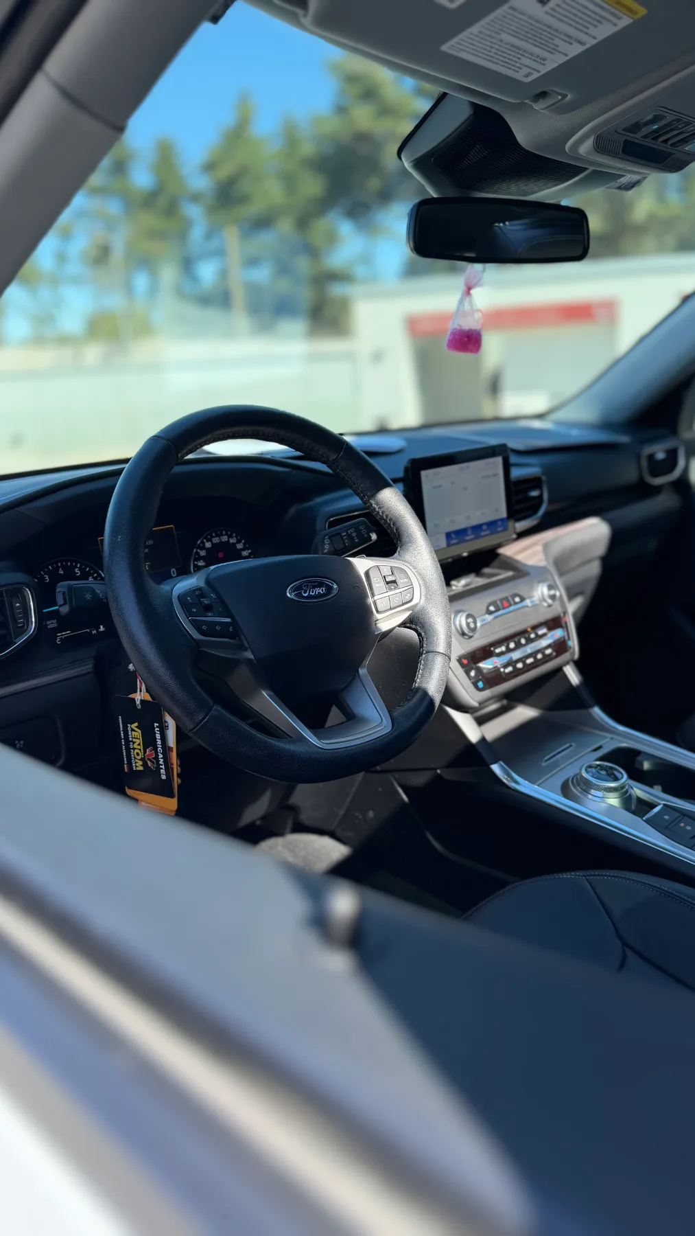 Ford Explorer — foto 13 de 14