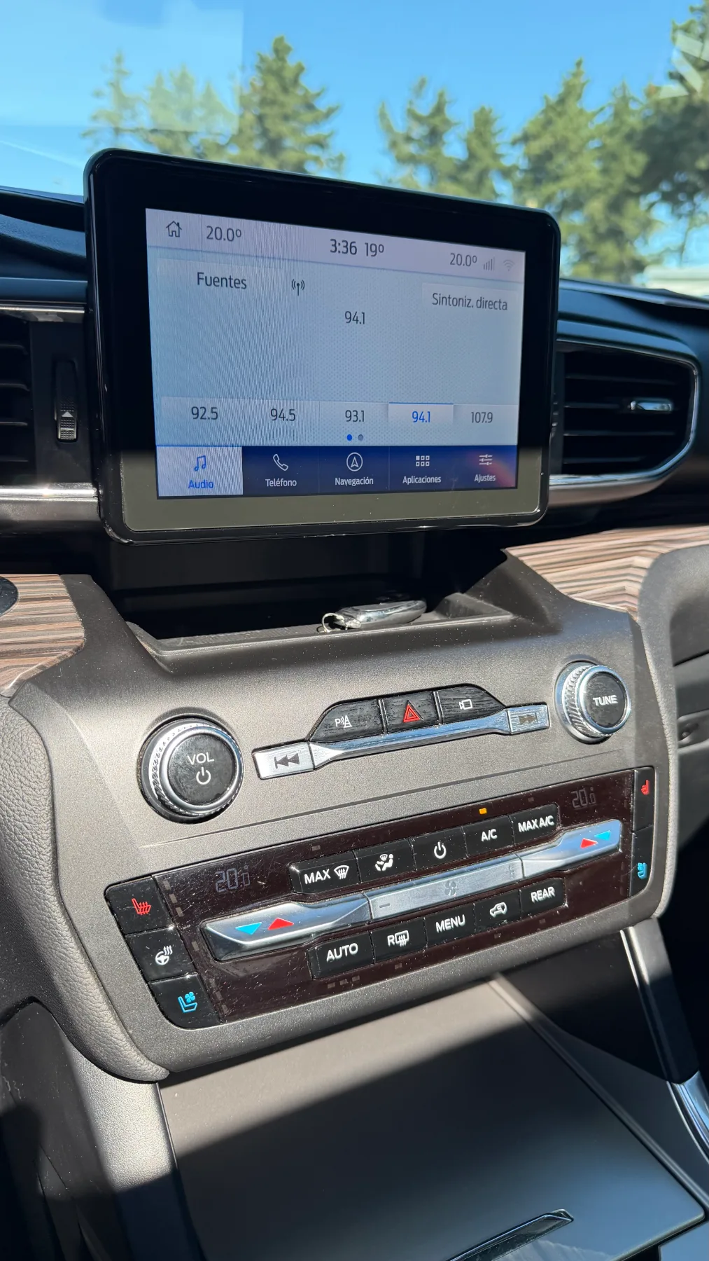 Ford Explorer — foto 14 de 14